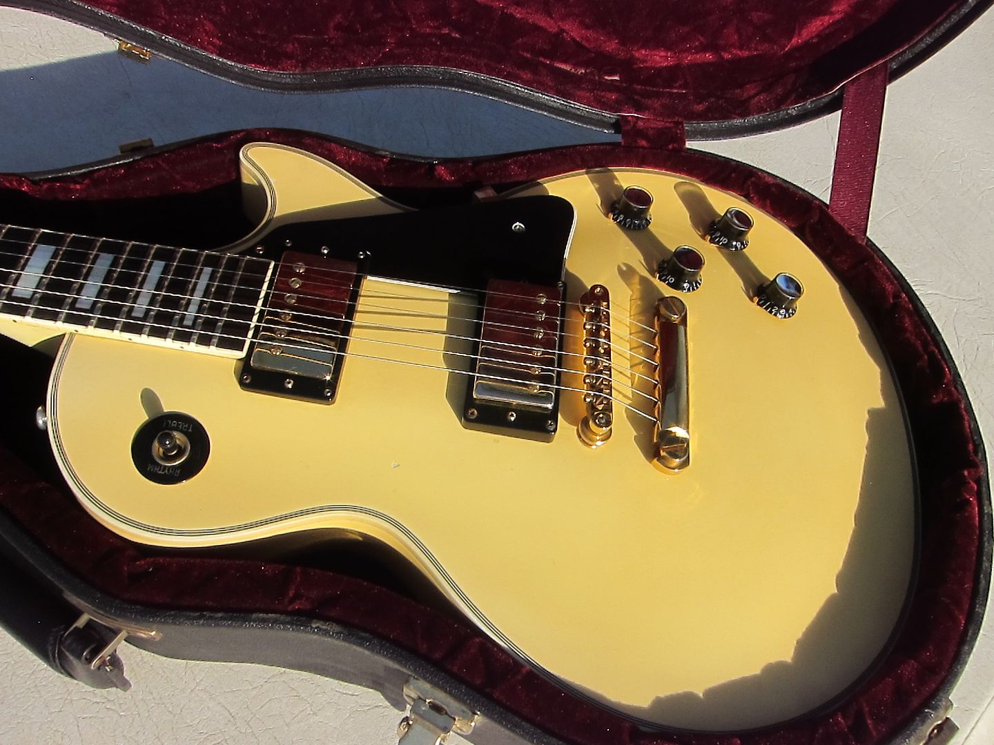 Gibson les paul custom serial number search